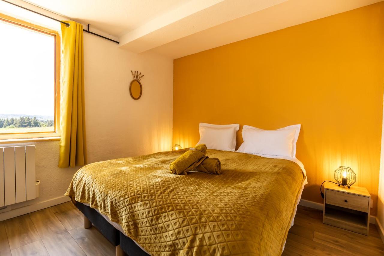 Bed and Breakfast Domaine Du Coq En Pat à Augerolles Extérieur photo