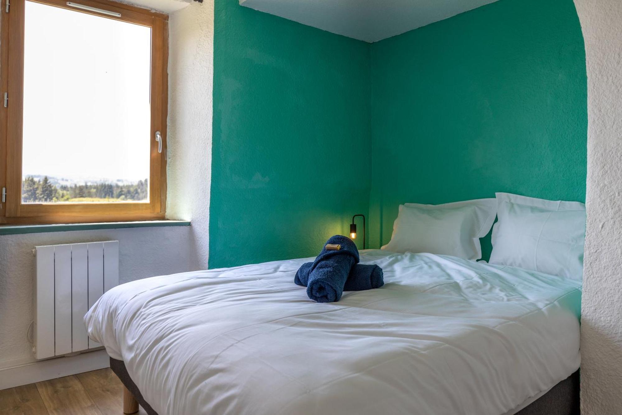 Bed and Breakfast Domaine Du Coq En Pat à Augerolles Extérieur photo